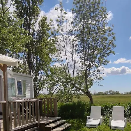 Hébergement de vacances De 3 Avec Piscine Partagee Et Jardin Amenage A A 4 Km De La *