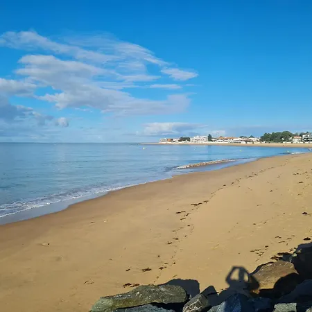 De 3 Avec Piscine Partagee Et Jardin Amenage A A 4 Km De La *
