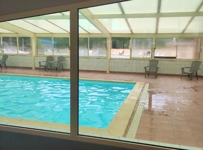 펜션 Confortable A Avec Piscine Partagee