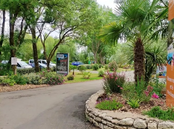 펜션 Confortable A Avec Piscine Partagee