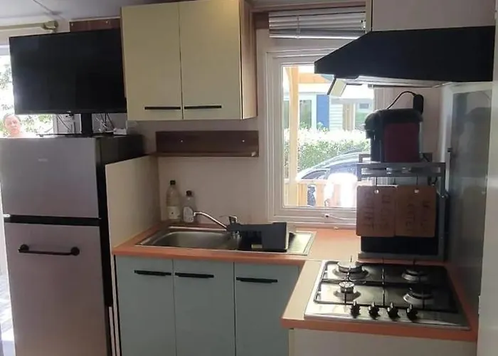 Confortable A Avec Piscine Partagee 펜션